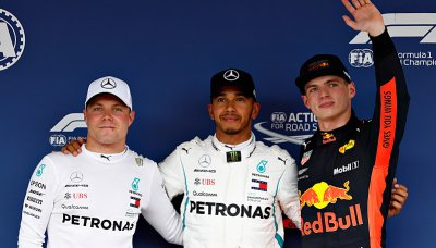 Hamilton po osmdesáté, obrovský kiks Ferrari