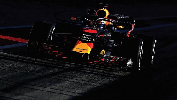 Red Bull s pořádně naostřenými rohy Red Bull s pořádně naostřenými rohy