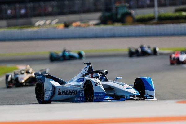 Testům zatím dominují Audi a BMW Testům zatím dominují Audi a BMW