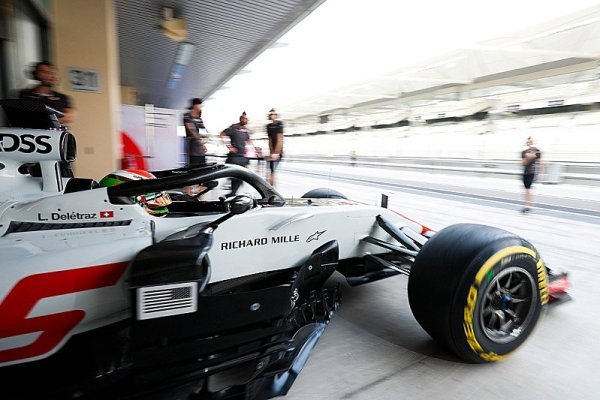 Pirelli oznámilo obutí pro úvodní čtyři VC Pirelli oznámilo obutí pro úvodní čtyři VC