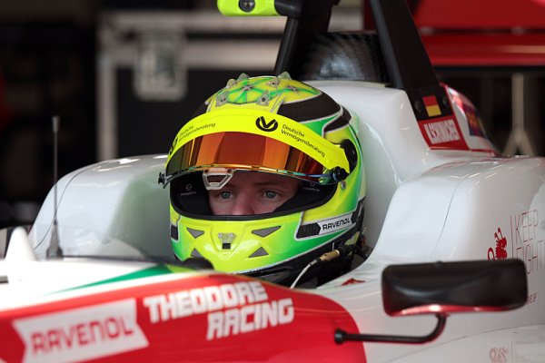 Schumacher nejrychlejší v testech F3