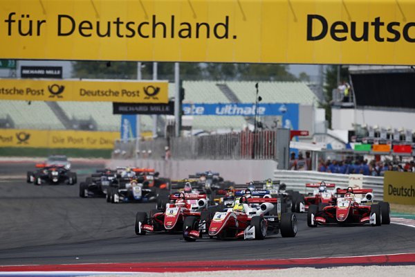 Schumacher se dostává do ráže Schumacher se dostává do ráže