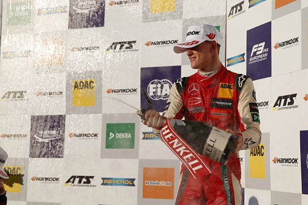 Po 28 letech je mistrem F3 opět Schumacher
