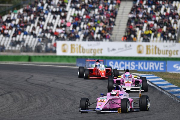 Schumacher je Nováčkem roku, Ptáček vždy v desítce Schumacher je Nováčkem roku, Ptáček vždy v desítce