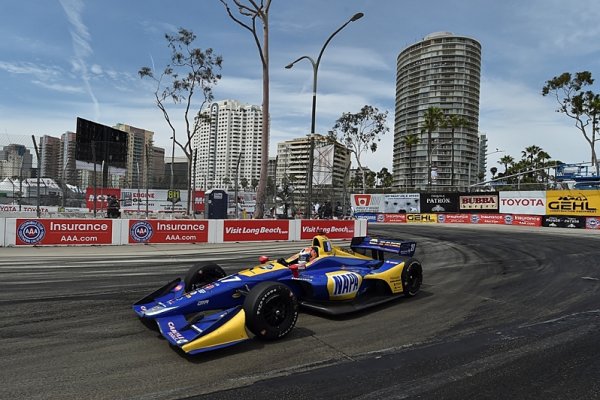 V Long Beach kraloval Alexander Rossi