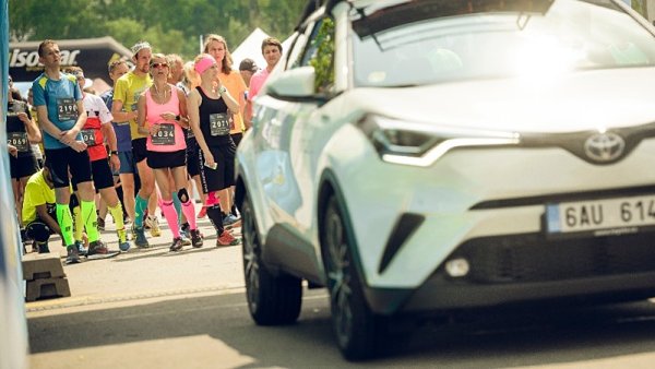 Toyota podpoří běžecký seriál