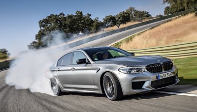 BMW se spalovacích motorů jen tak nevzdá