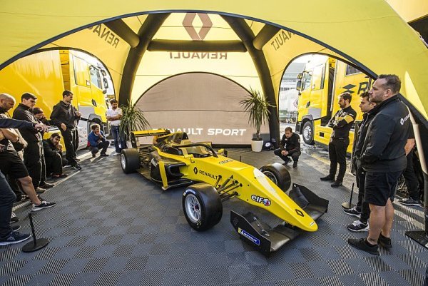 Fernando Alonso zamířil do formule Renault Fernando Alonso zamířil do formule Renault