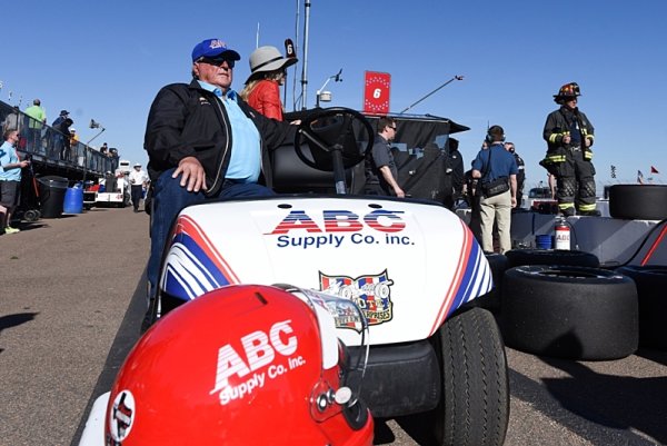 Legendární A.J. Foyt skončil v nemocnici