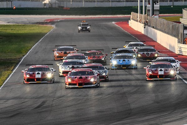 Palcr ve Ferrari Challenge vystoupil na pódium