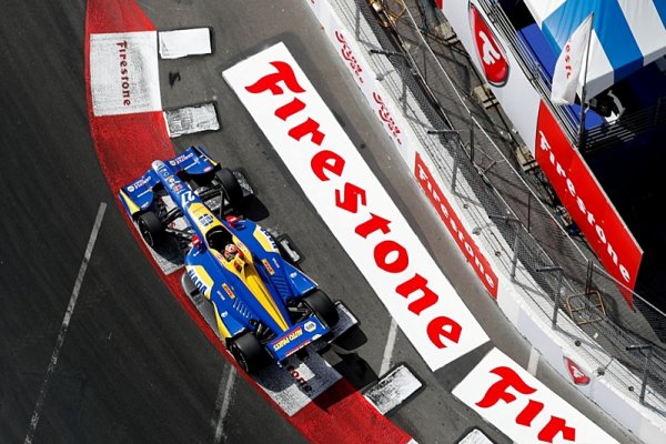 Druhý trénink ovládli Rossi a Hunter-Reay Druhý trénink ovládli Rossi a Hunter-Reay