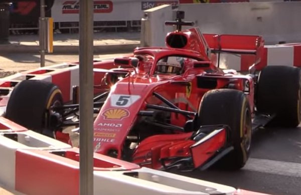 Vettel havaroval v Miláně Vettel havaroval v Miláně