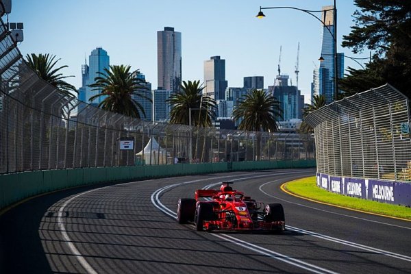 Vettel se připravil o první řadu sám