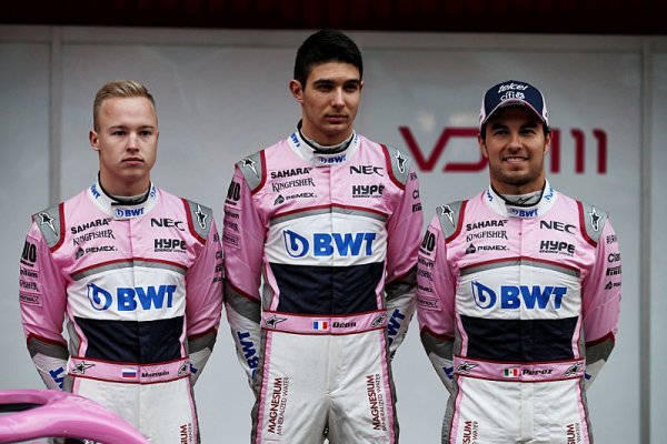  Jezdci Force India smějí závodit
