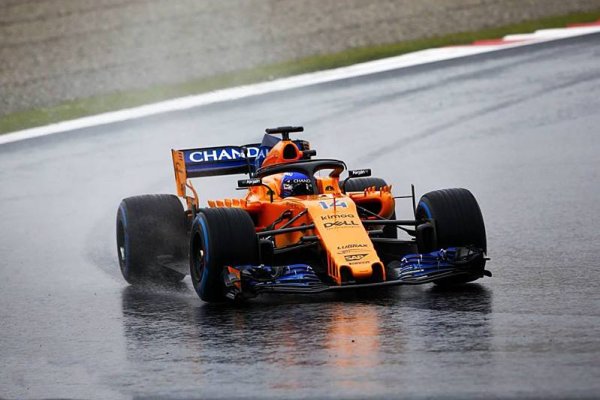 McLaren se musel rychle podívat do zrcadla