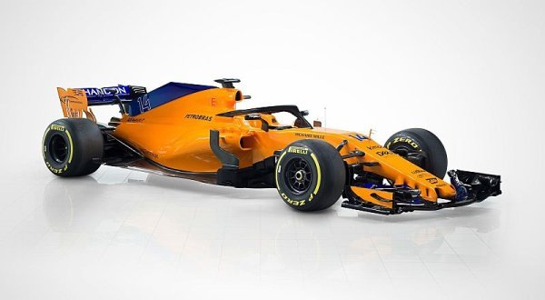 Současný McLaren má méně přítlaku než loňský