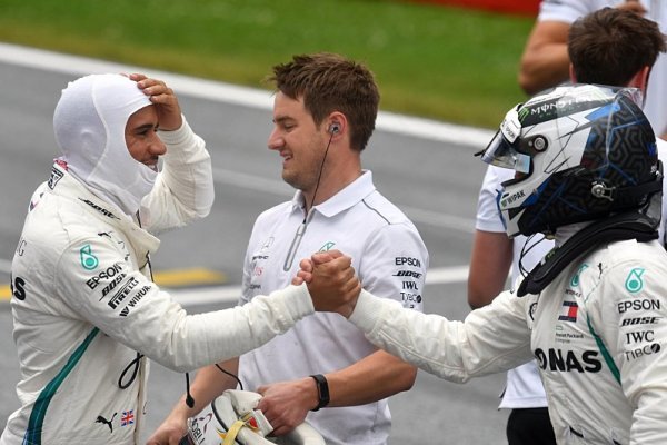 Lauda: Hamilton a Bottas zůstávají v Mercedesu