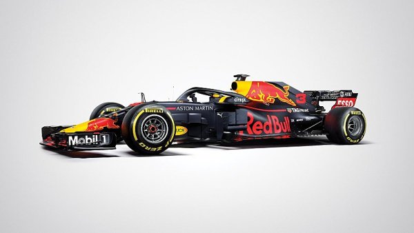 Red Bull přiznal barvu