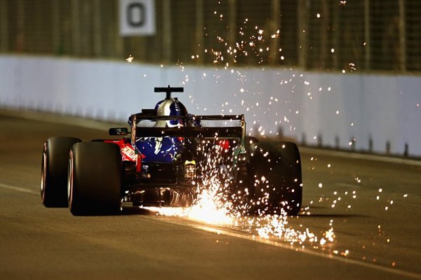 Gasly se pral s vyvážením a přilnavostí