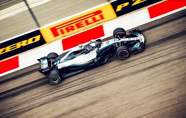 Bottas těžil z Hamiltonova zaváhání