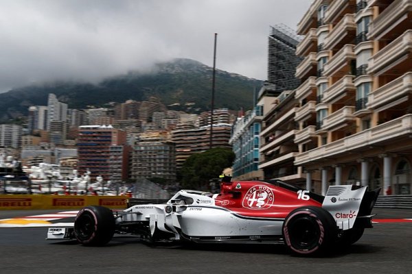 Ferrari dalo zákazníkům nové motory