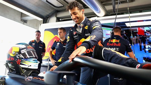 Ricciardo bude mít v neděli co dohánět