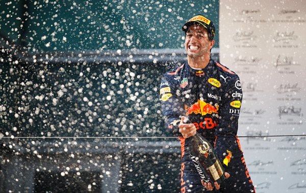 Ricciardo: Musíme vyhrávat, aby mě udrželi!
