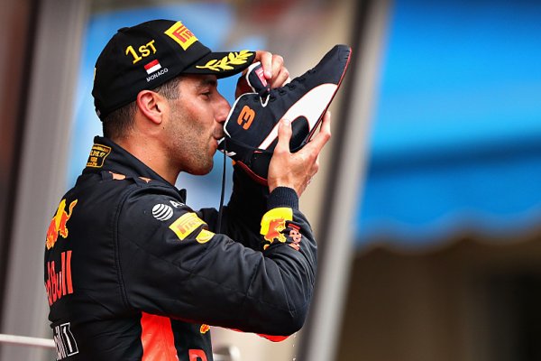 Ricciardo se stal 55. vítězem stylem start – cíl