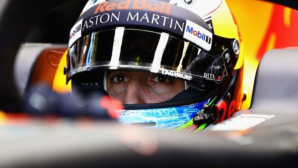 Ricciardo: Verstappen byl příliš chamtivý