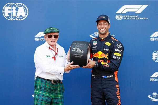 Ricciardo má rekord i pole position