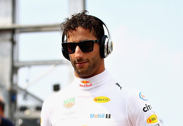 Ricciardo se starými díly, ale novým elánem