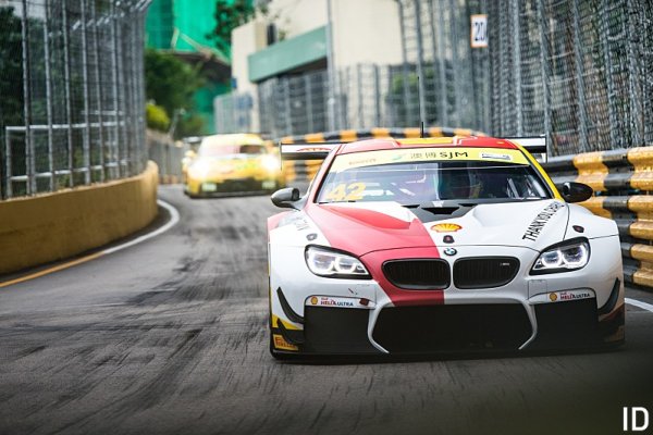 Farfus a BMW vítězí ve Světovém poháru FIA GT