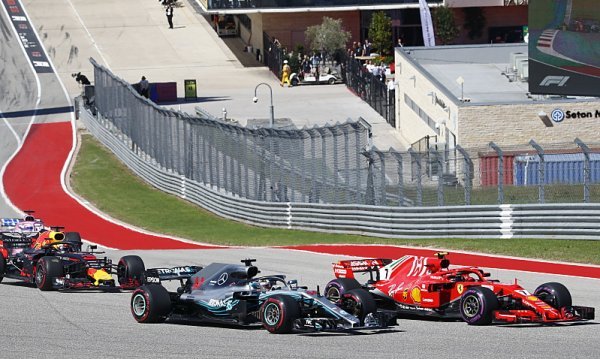 Mercedes modifikoval kola, aby si Ferrari nestěžovalo