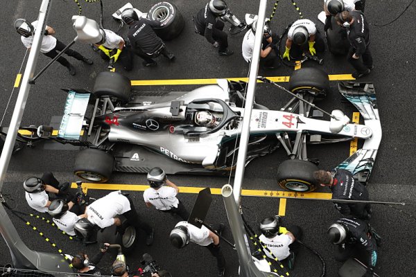 Hamilton tvrdí, že Renault šlape ve výškách výborně