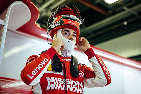 Ferrari díky Leclerkovi nejrychlejší i druhý den Ferrari díky Leclerkovi nejrychlejší i druhý den