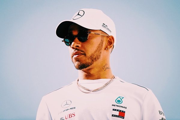 Hamiltonovi se líbí otevřeně kritické brífinky Hamiltonovi se líbí otevřeně kritické brífinky