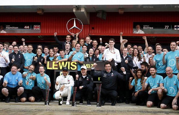 Mercedes zůstává skromný, ne jako Ferrari Mercedes zůstává skromný, ne jako Ferrari
