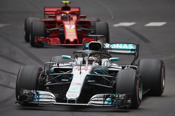 Hamilton volá po "odlišném formátu" v Monaku