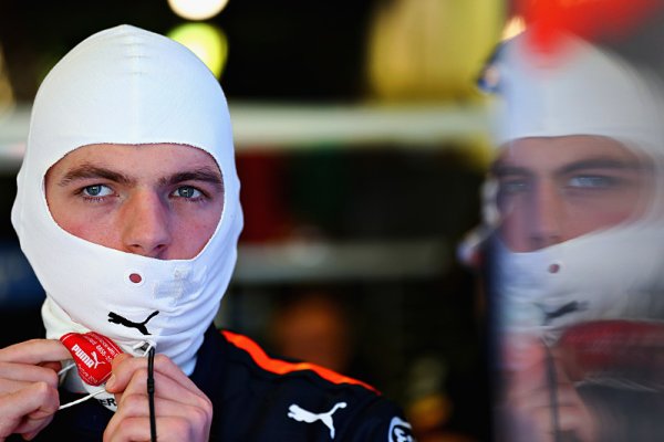 Verstappen ukázal novou přilbu