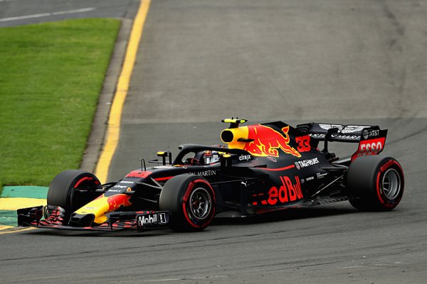 Verstappen se chce v závodě prát s Ferrari