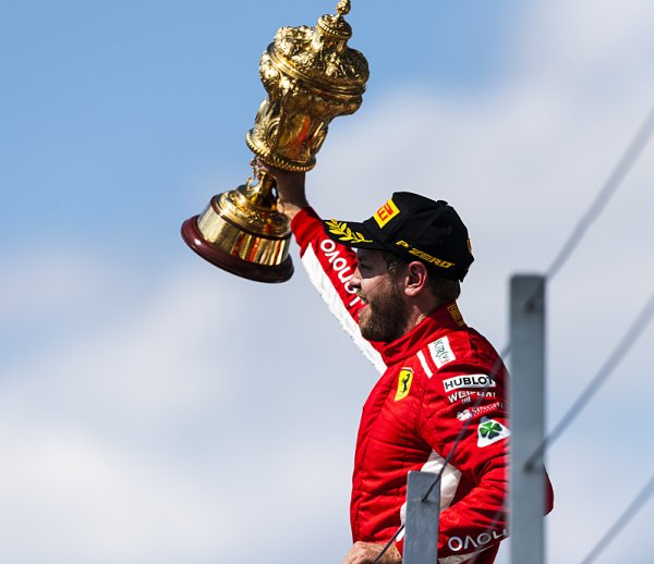 Vettel dostal v Silverstone neúplnou trofej
