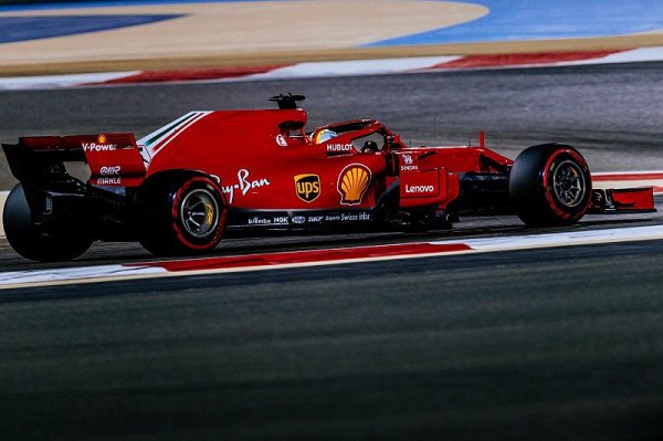 Ferrari vyrazí z první řady, Hamilton až z páté!