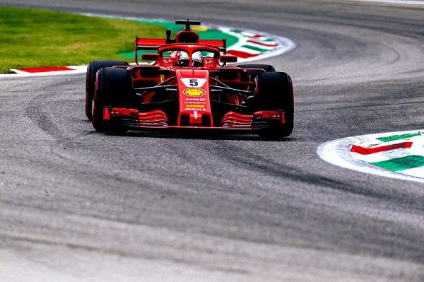 Ferrari má pořád nos vpředu