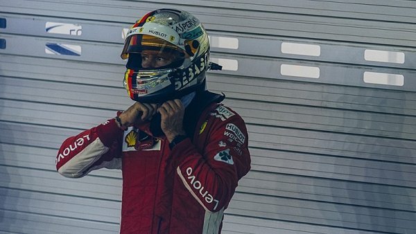 Vettel je stále častěji vídaný u Red Bullu