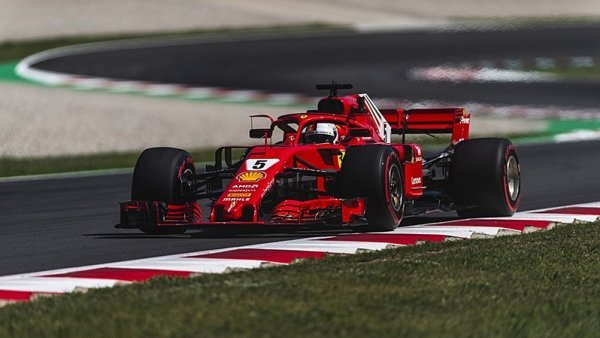FIA Ferrari zakázala "stabilizátory zpětných zrcátek"