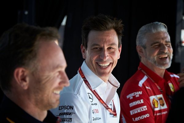 Tvůrce dokumentu kritizuje Mercedes a Ferrari Tvůrce dokumentu kritizuje Mercedes a Ferrari