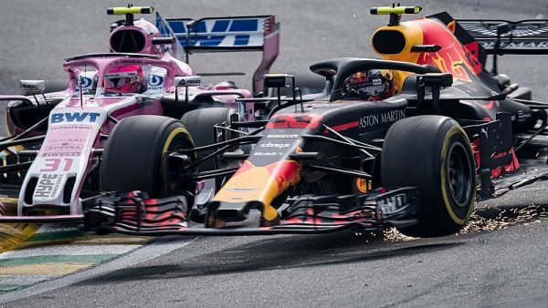 Hamilton brání Ocona Hamilton brání Ocona