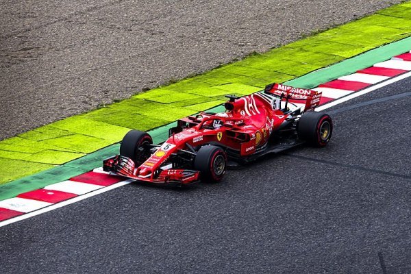 Vettel z kolize viní Verstappena