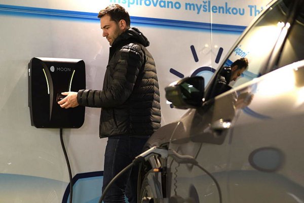 Porsche ČR spouští program dobíjení elektromobilů