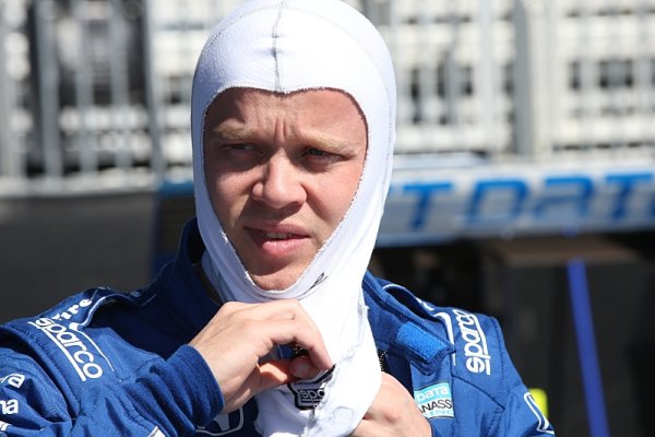 Rosenqvist ovládl svoji premiéru v IndyCar